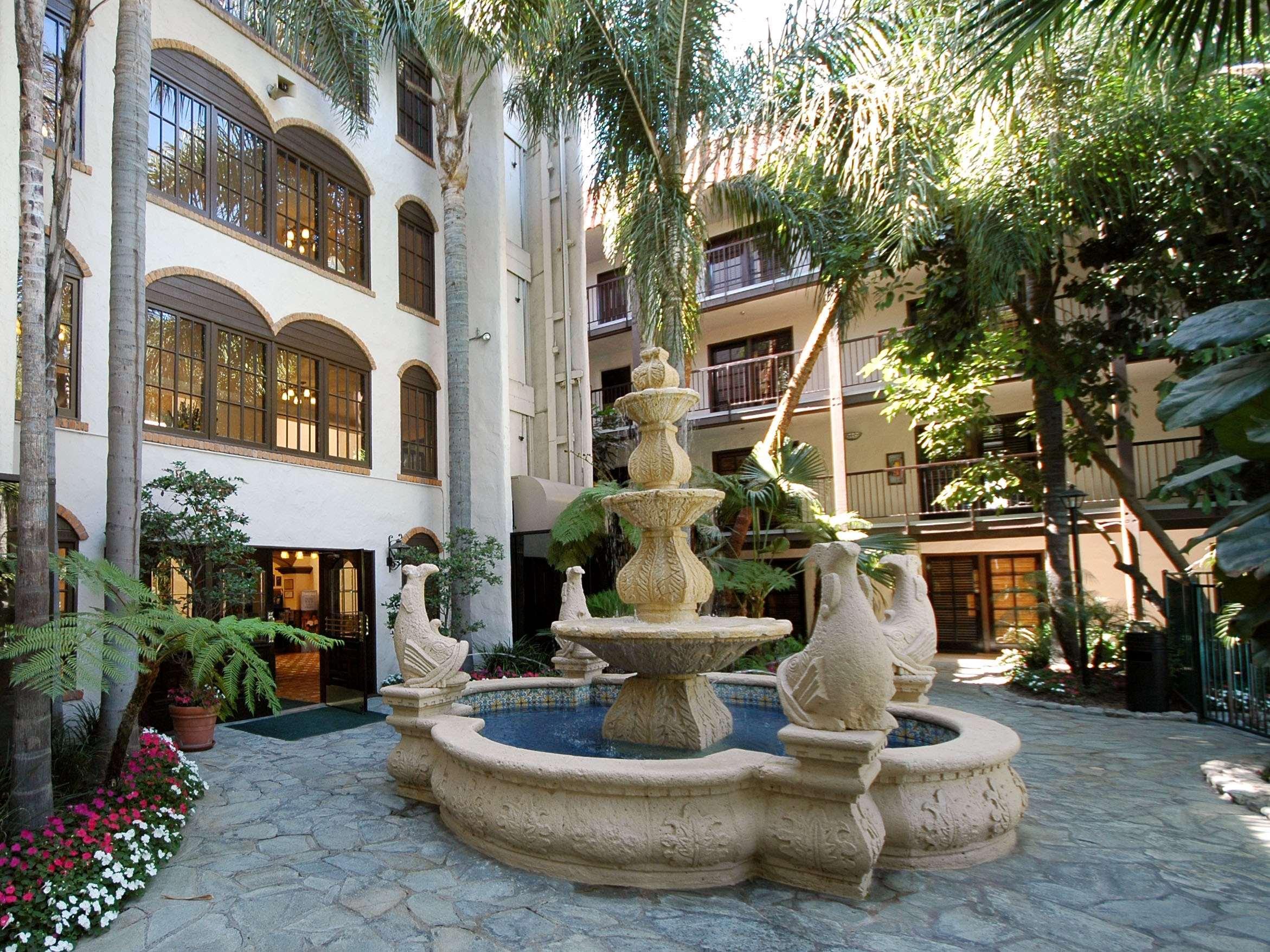 Buena Park Grand Hotel & Suites Экстерьер фото
